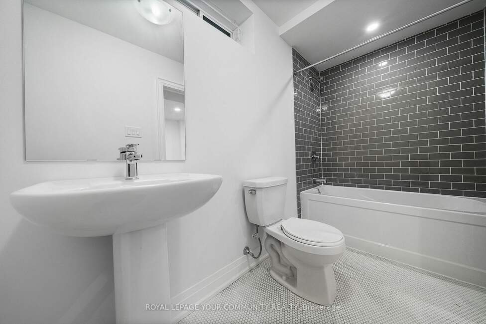 FIFTH AVENUE HOMES RICHMOND HILL 41