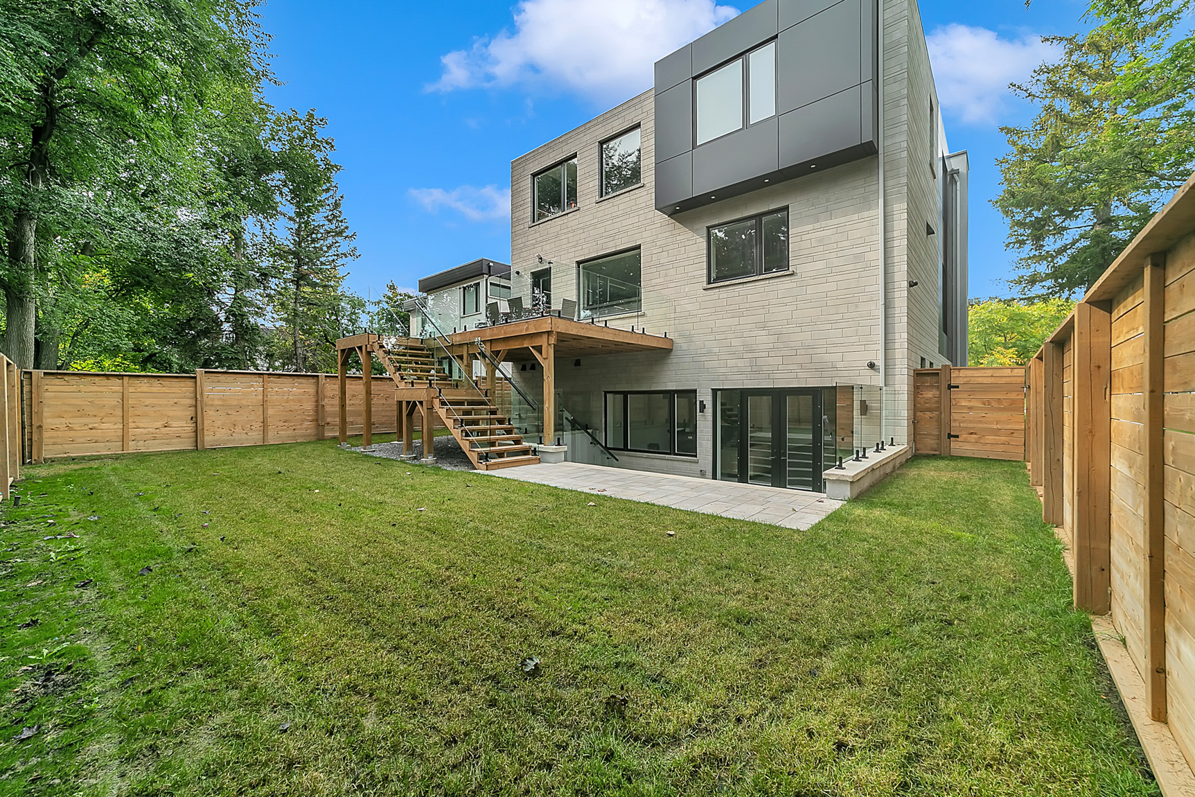 169 Poyntz Ave Home