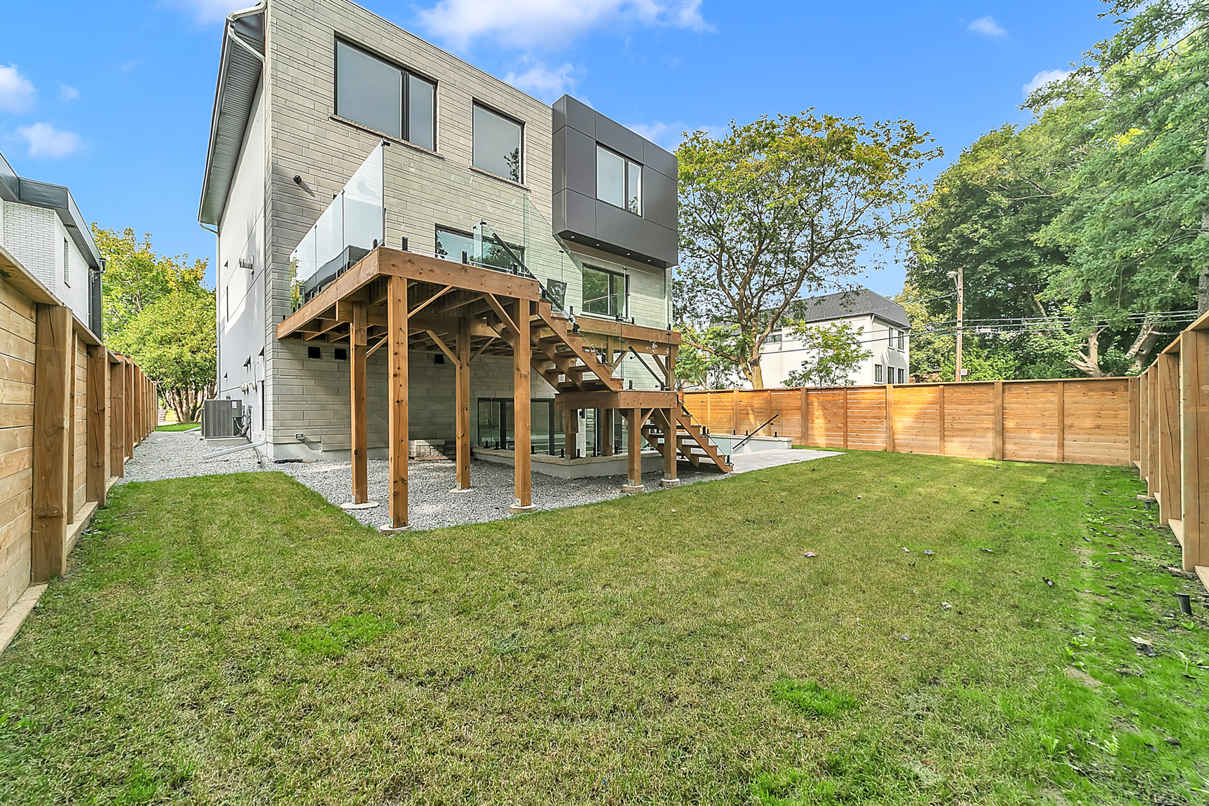 169 Poyntz Ave Home