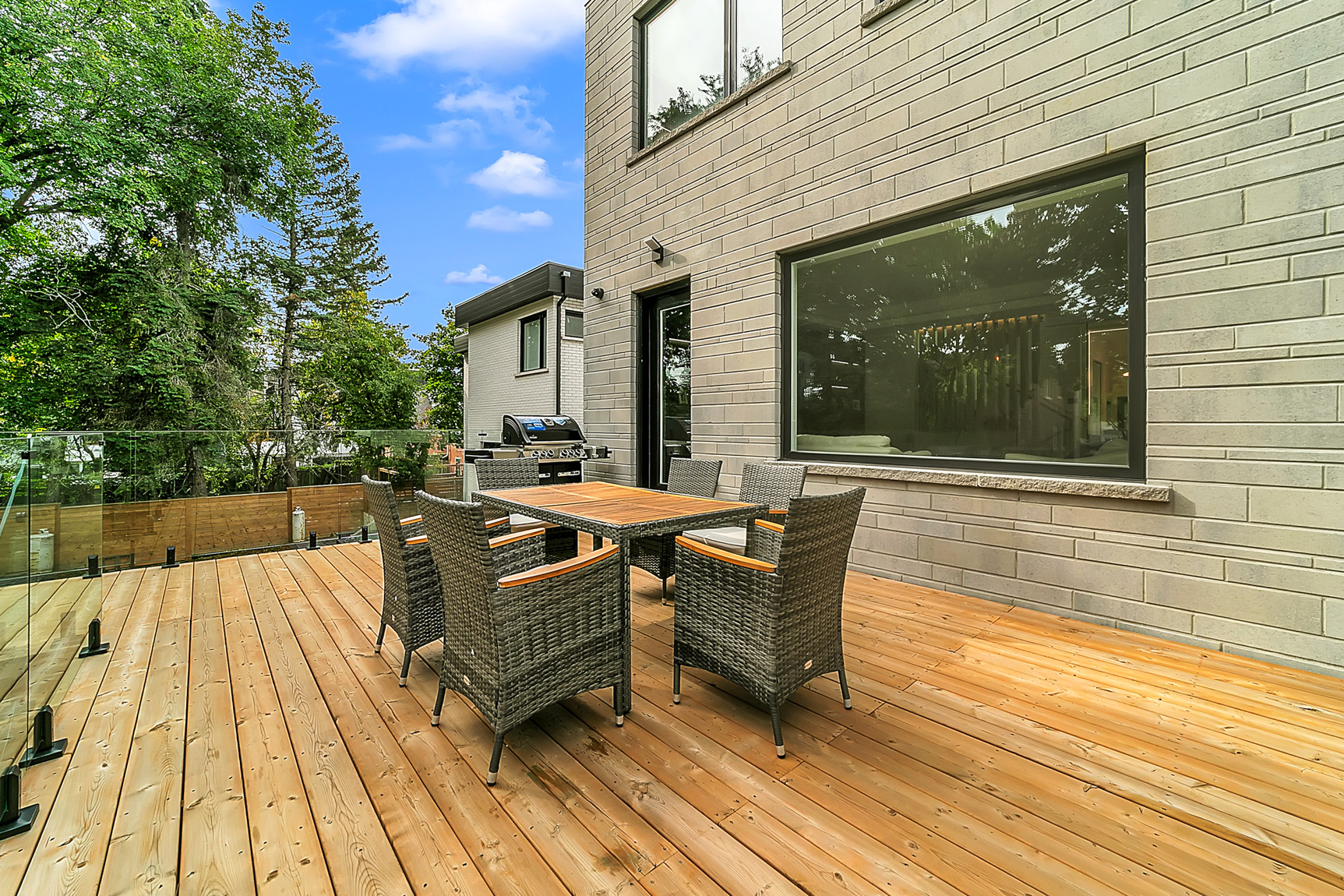 169 Poyntz Ave Home